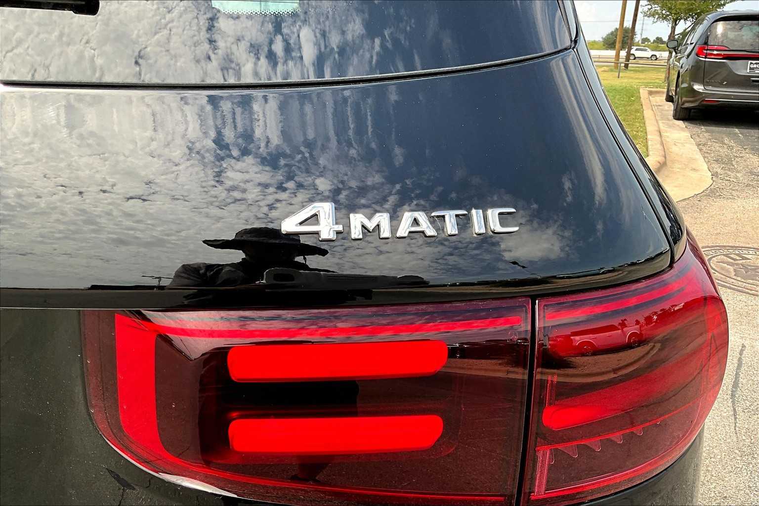 2025 Mercedes Benz GLB 250 4MATIC photo 9
