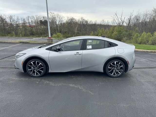 2025 Toyota Prius Plug-in Hybrid XSE Premium photo 6