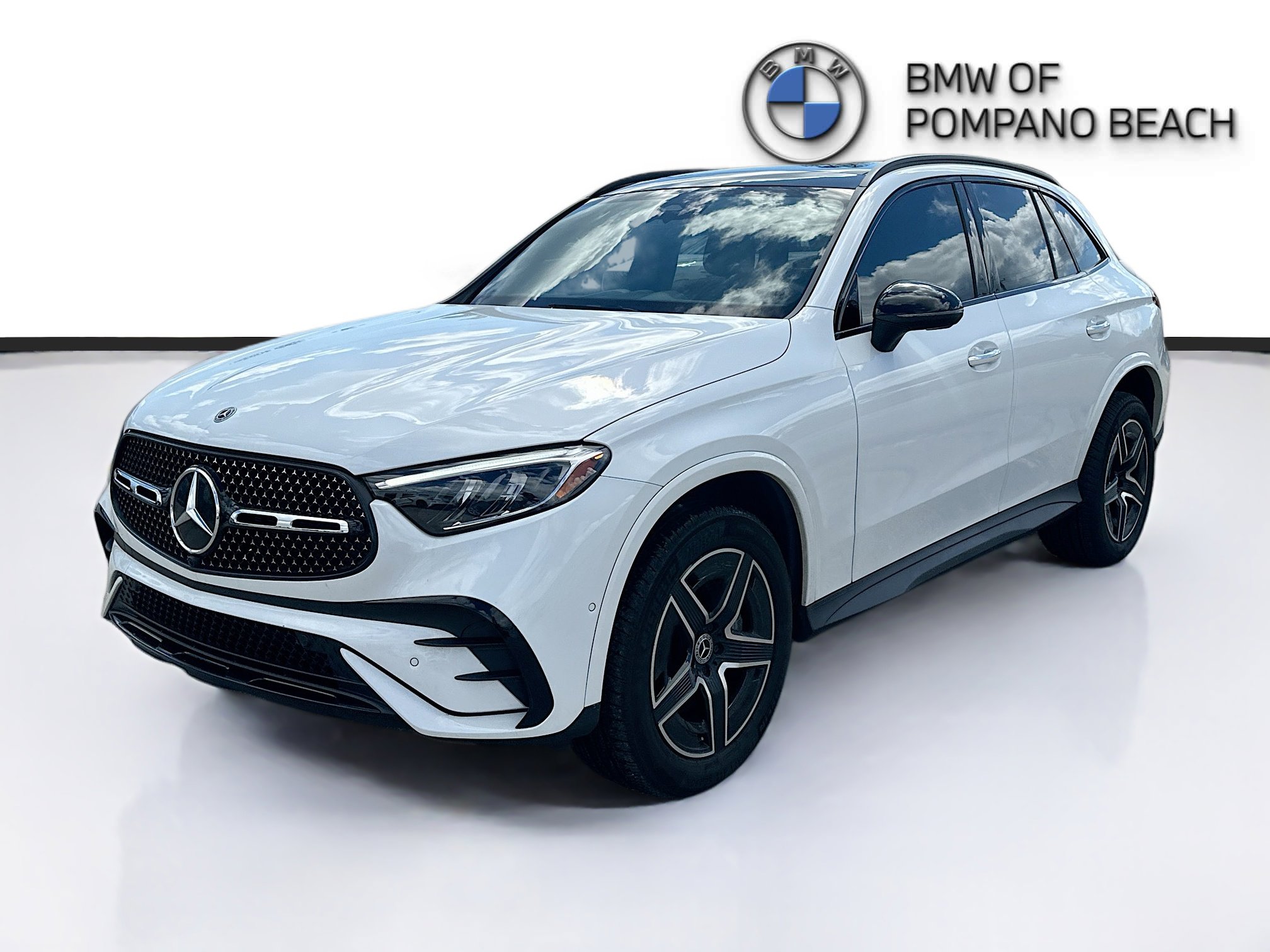 2024 Mercedes Benz GLC 300 photo 3