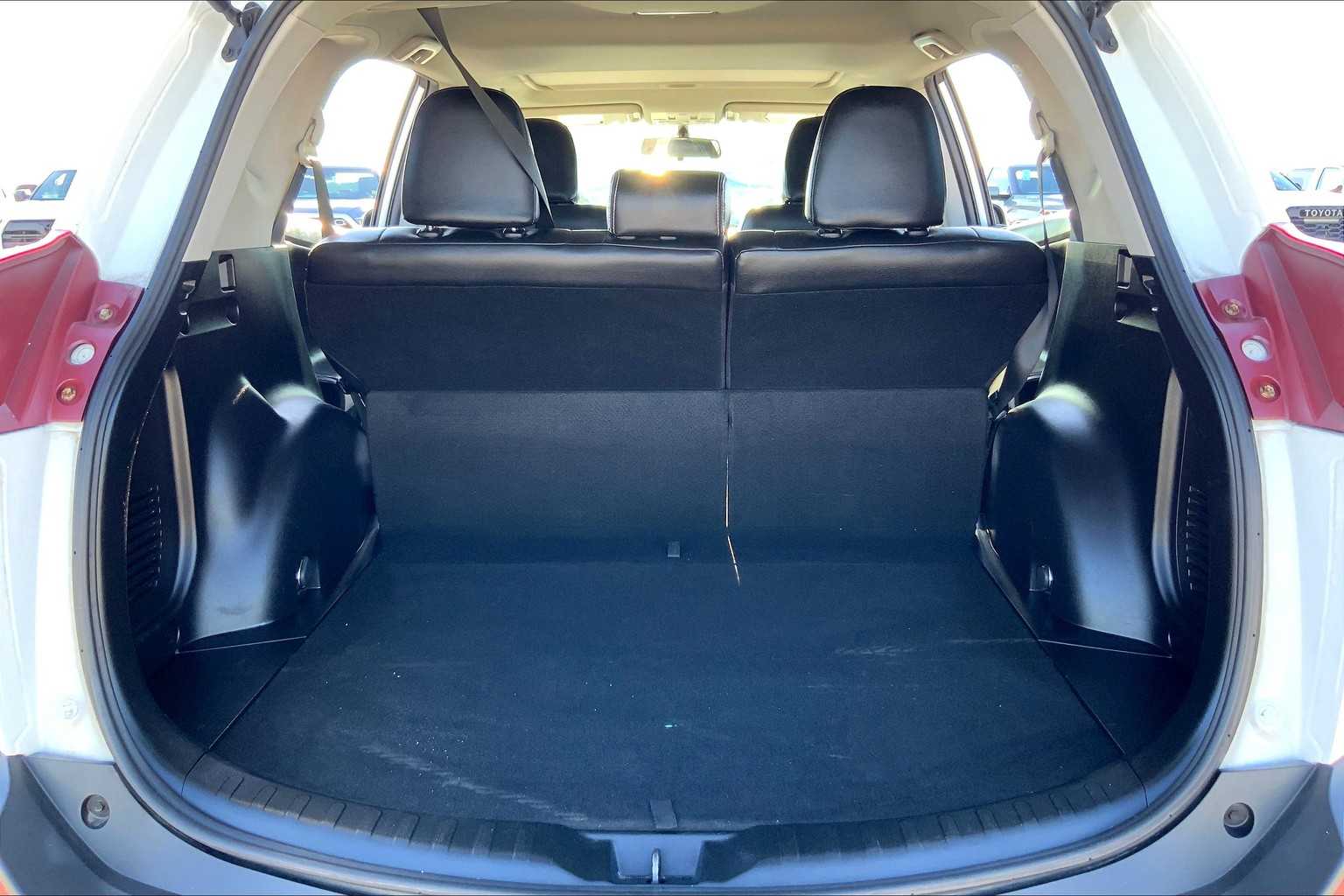2015 Toyota RAV4 XLE photo 31