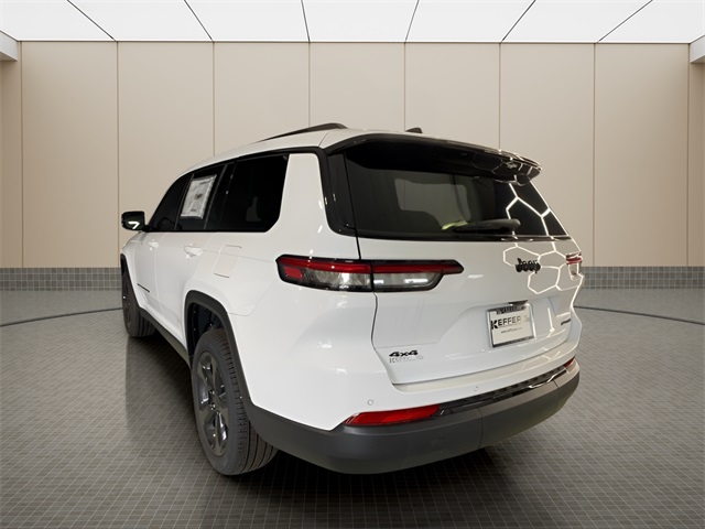 2025 Jeep Grand Cherokee Limited photo 3