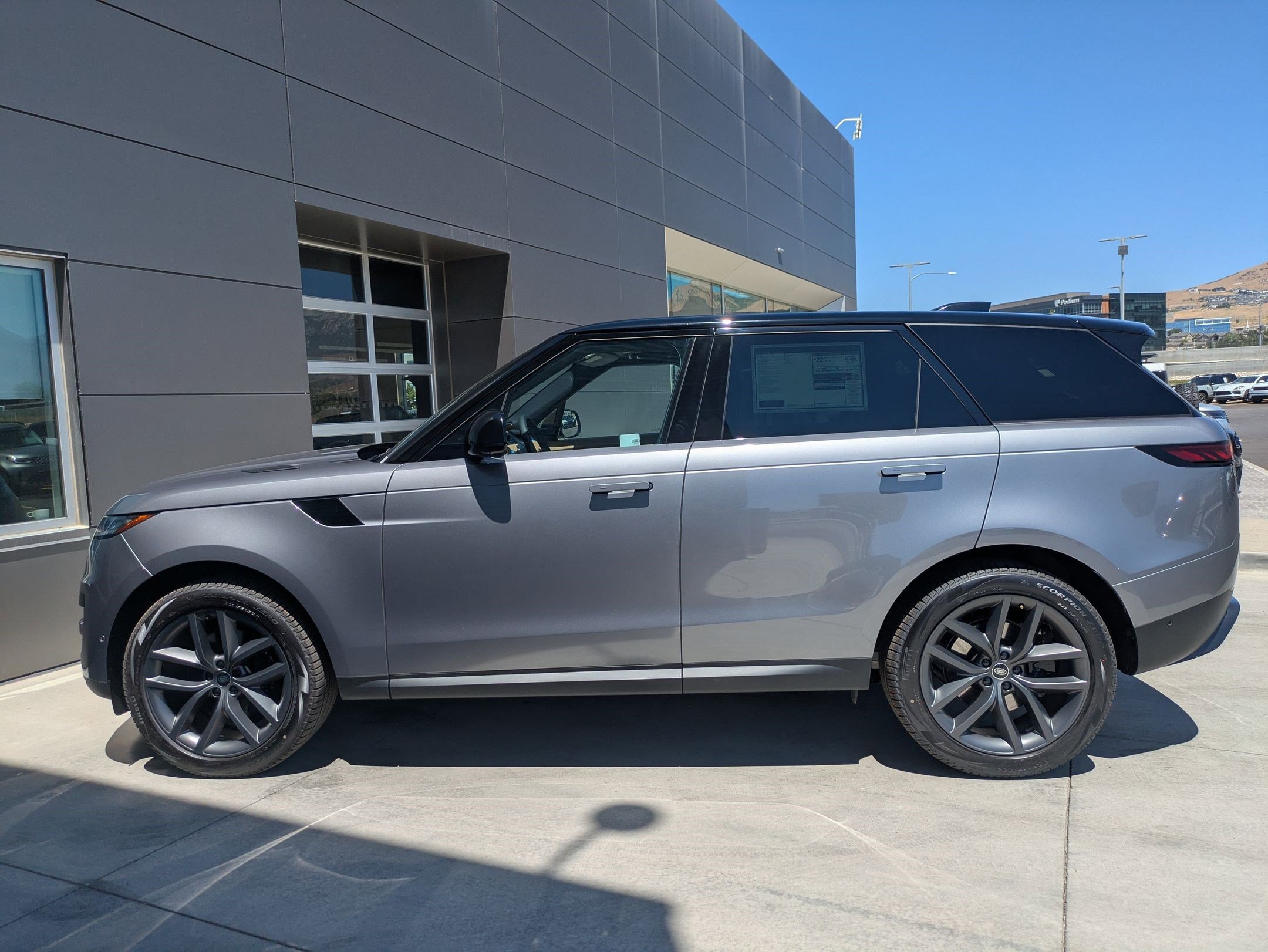 2025 Land Rover Range Rover Sport SE photo 9