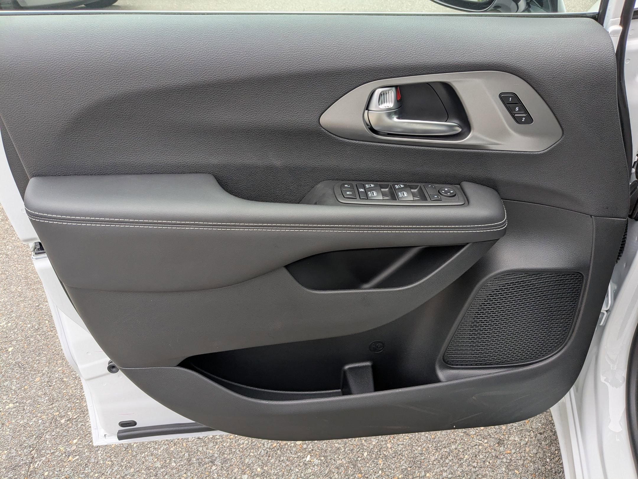 2026 Chrysler Pacifica photo 10
