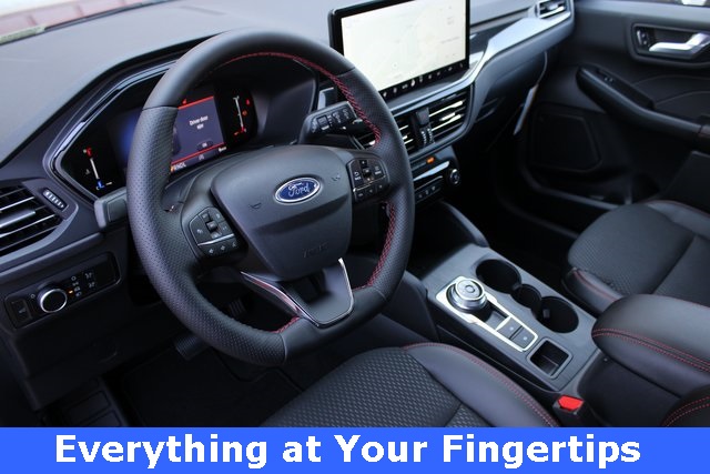 2025 Ford Escape ST-Line photo 2