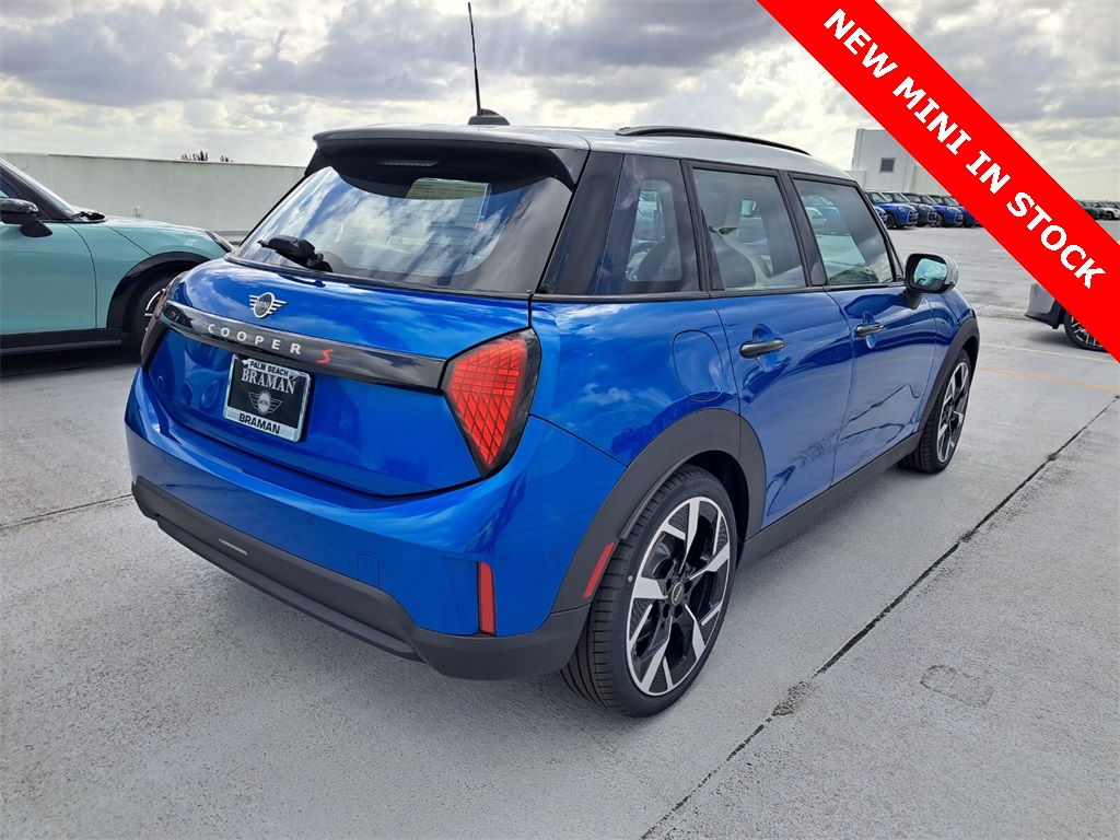 2025 Mini Cooper 4 Door Hardtop Signature photo 3