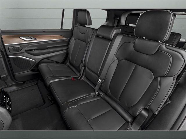 2025 Jeep Grand Cherokee Overland photo 11