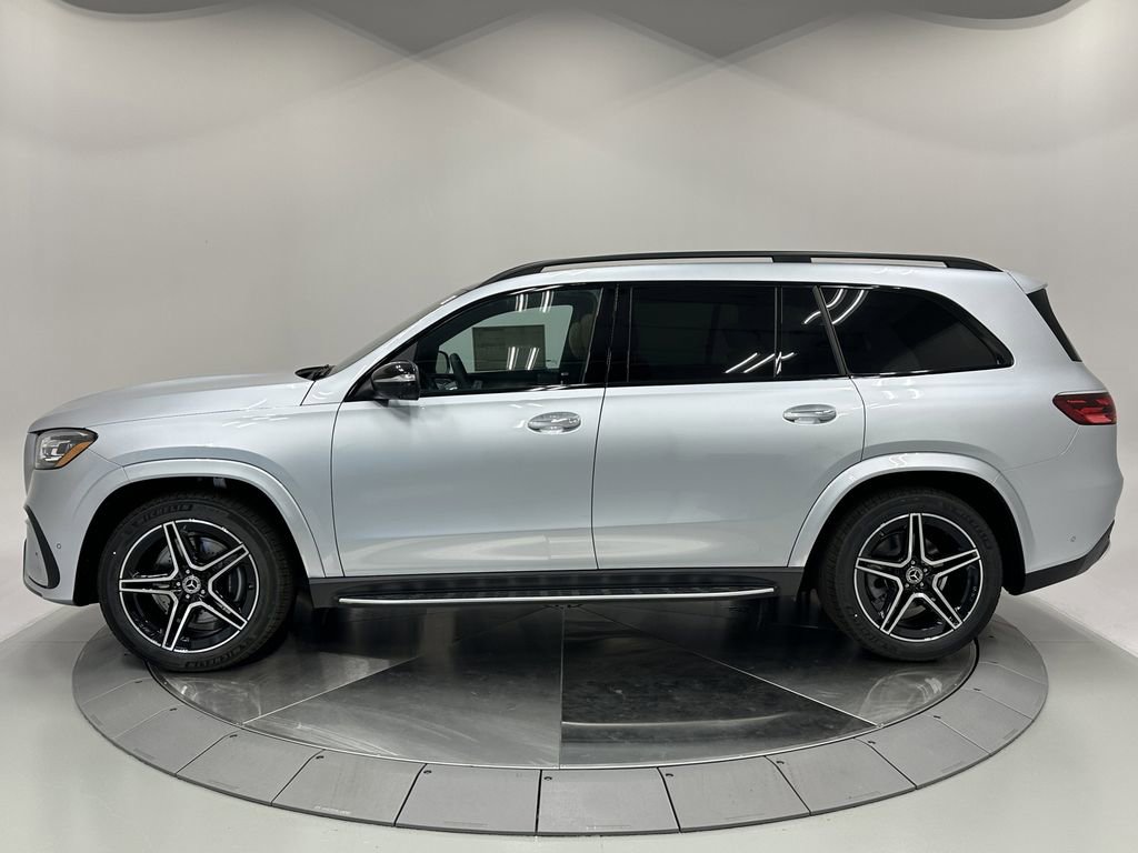 2026 Mercedes Benz GLS 450 4MATIC photo 4