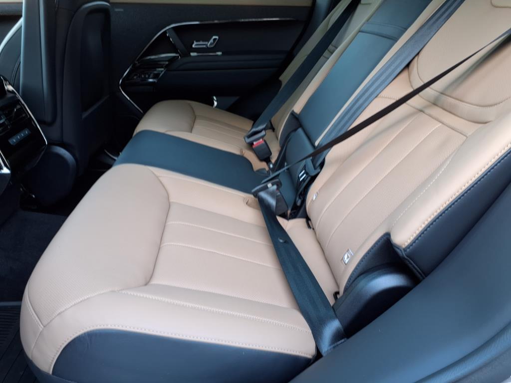 2025 Land Rover Range Rover Sport SE photo 5