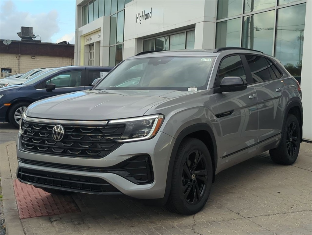 2026 Volkswagen Atlas Cross Sport SEL R-Line photo 2