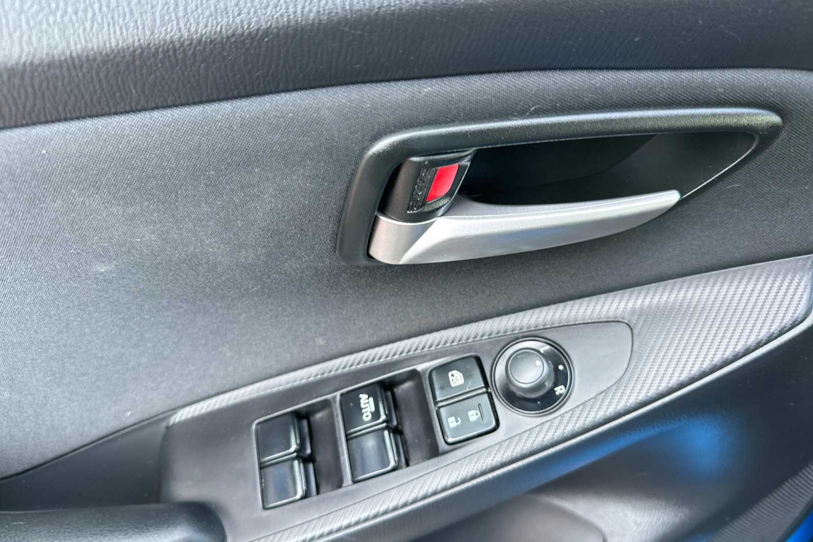 2020 Toyota Yaris LE photo 10