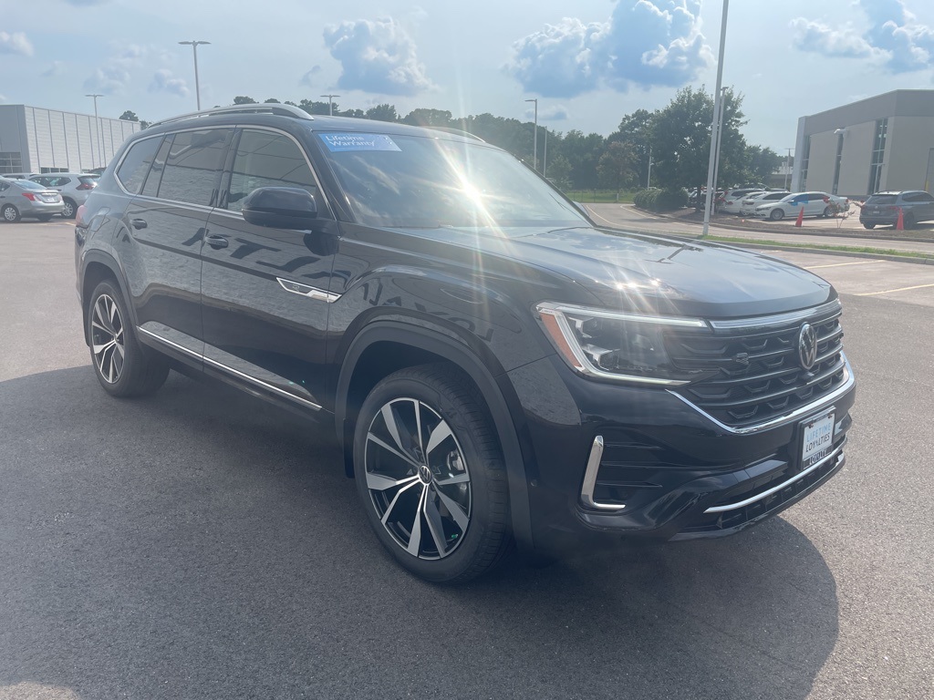 2025 Volkswagen Atlas SEL Premium R-Line photo 2