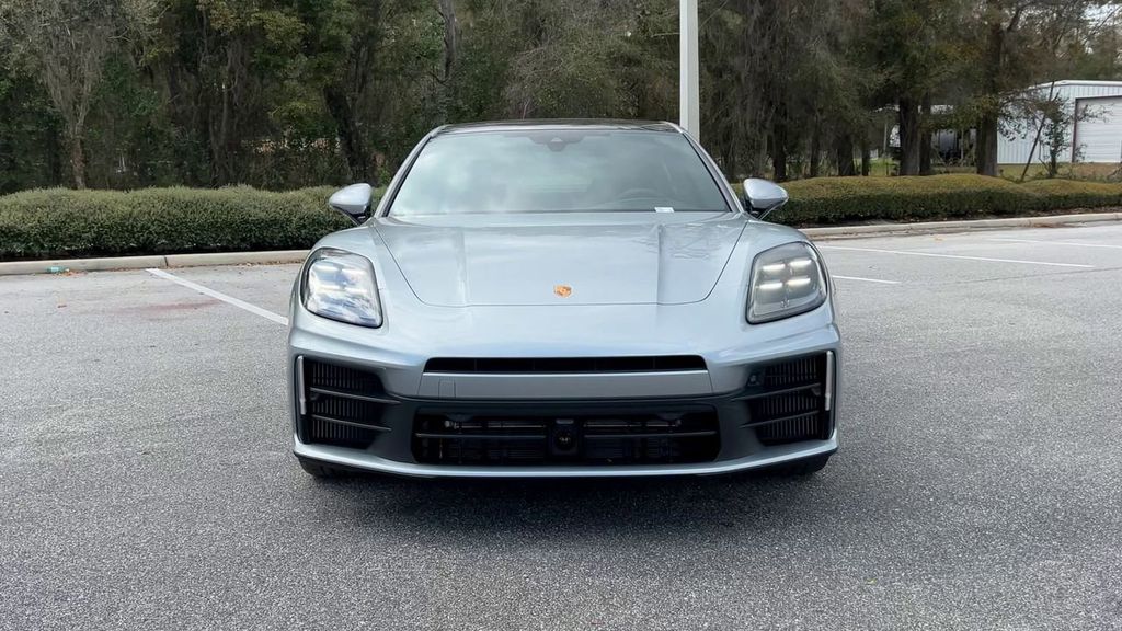 2025 Porsche Panamera 4 photo 3