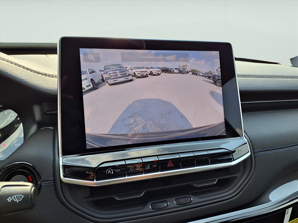2026 Jeep Compass Latitude Altitude photo 8