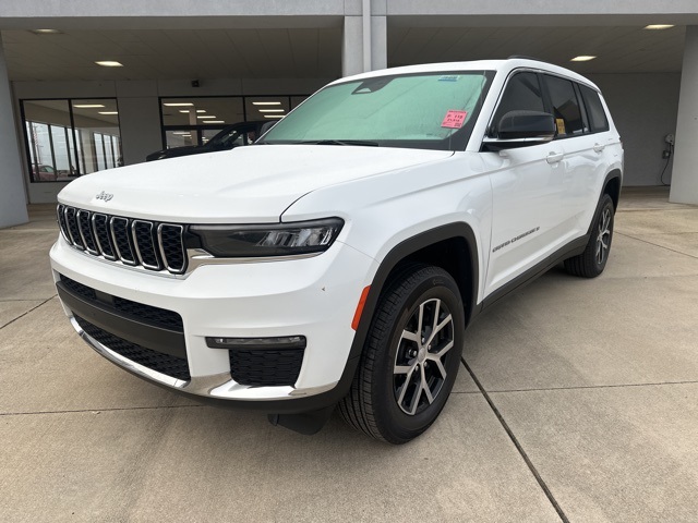 2024 Jeep Grand Cherokee Limited photo 2