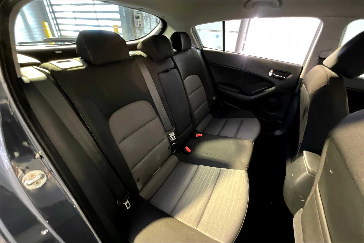 2016 Kia Forte 5-Door LX photo 18