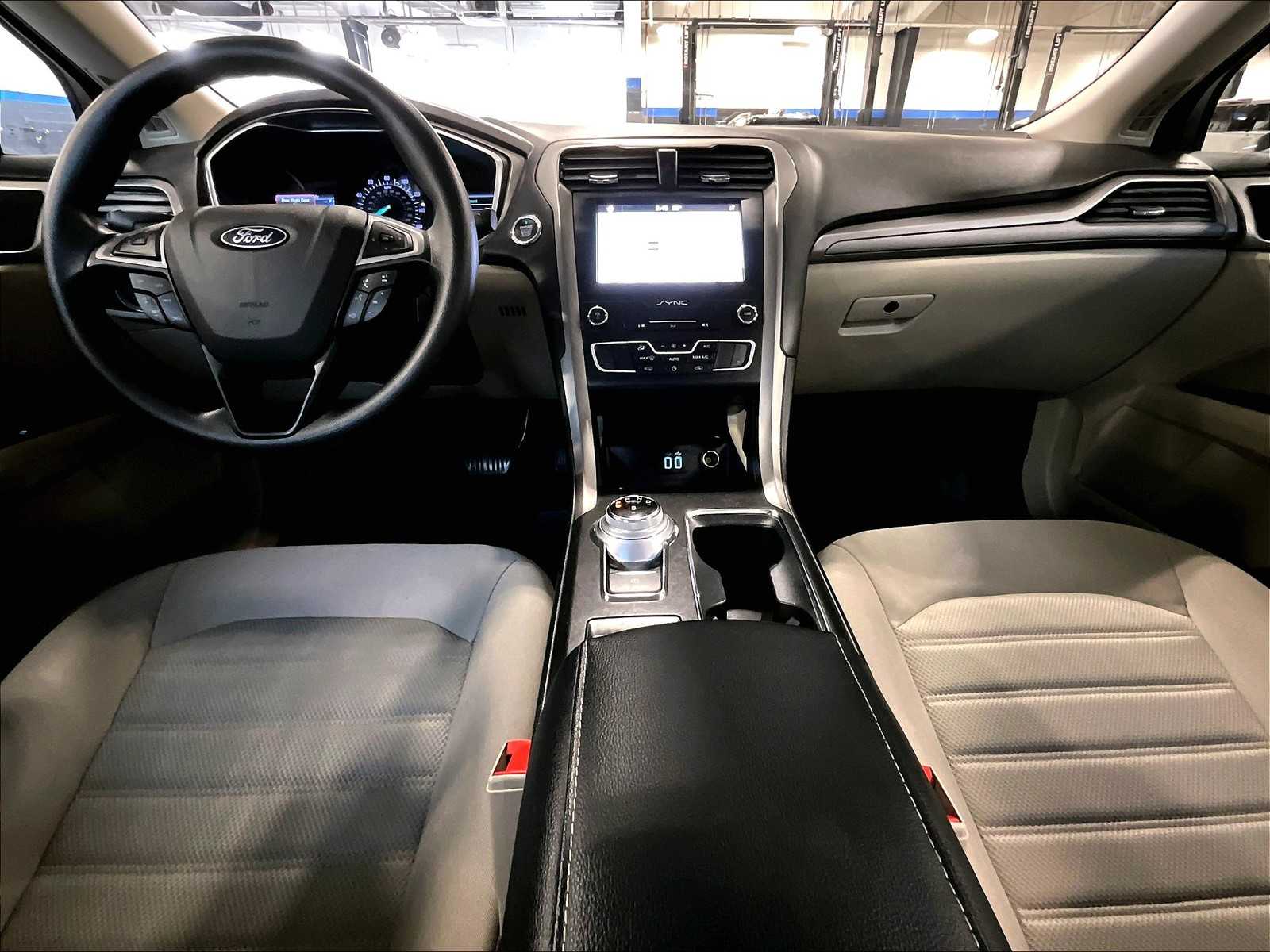 2019 Ford Fusion SE photo 21