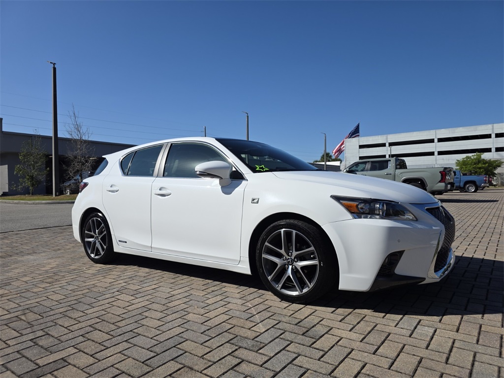 2016 Lexus CT Base's photo