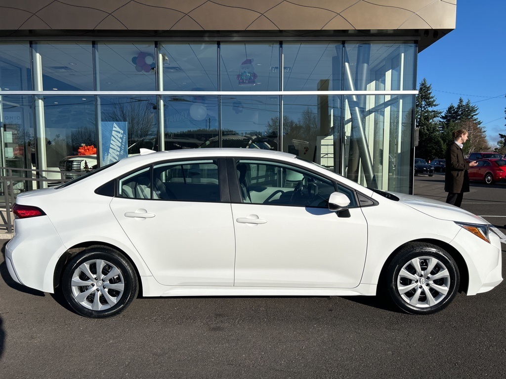 Used 2022 Toyota Corolla LE with VIN 5YFEPMAEXNP336626 for sale in Kansas City