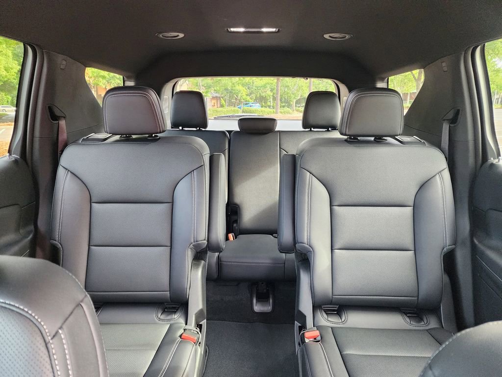 2025 Chevrolet Traverse photo 17