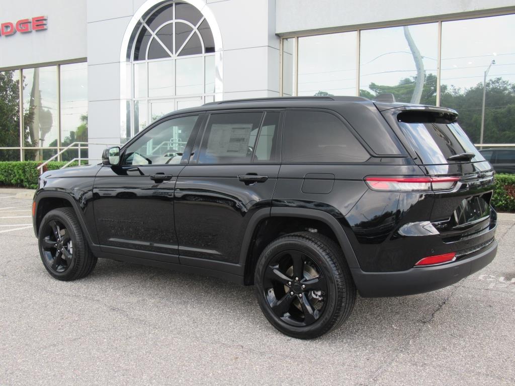 2025 Jeep Grand Cherokee Limited photo 2