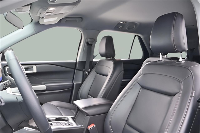 2023 Ford Explorer XLT photo 2