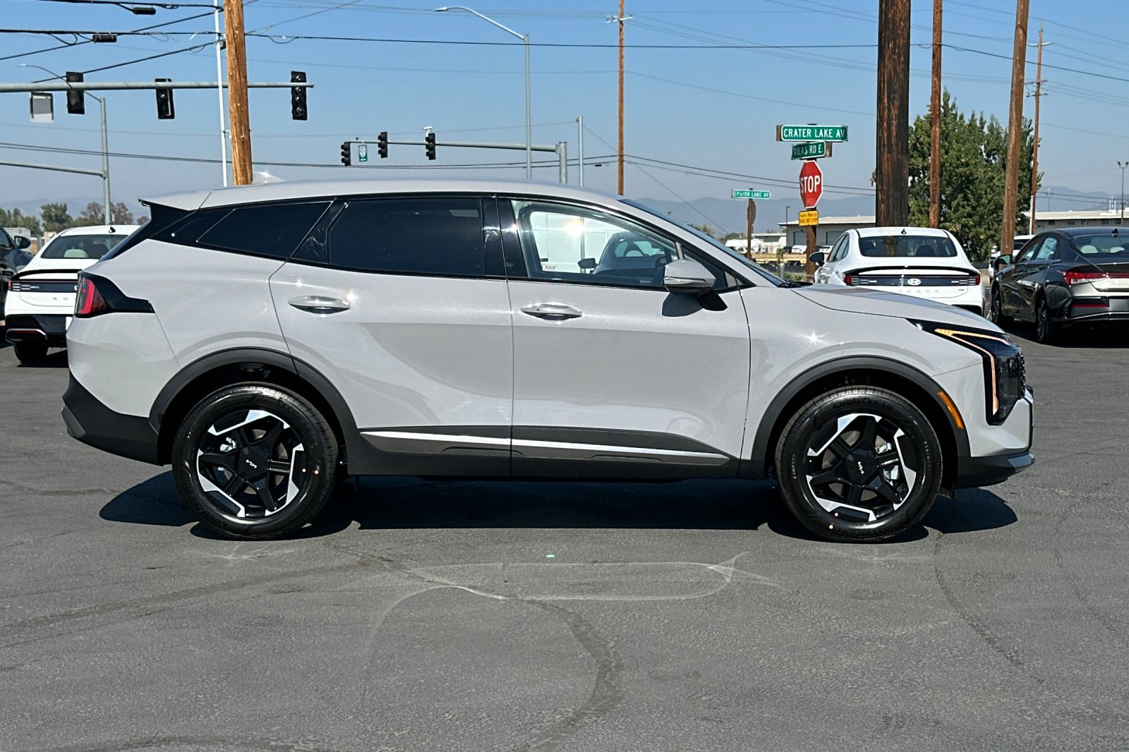 2026 Kia Sportage Hybrid S photo 3