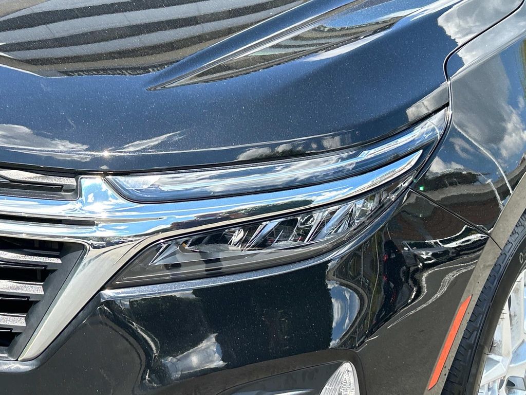 2024 Chevrolet Equinox LT photo 2