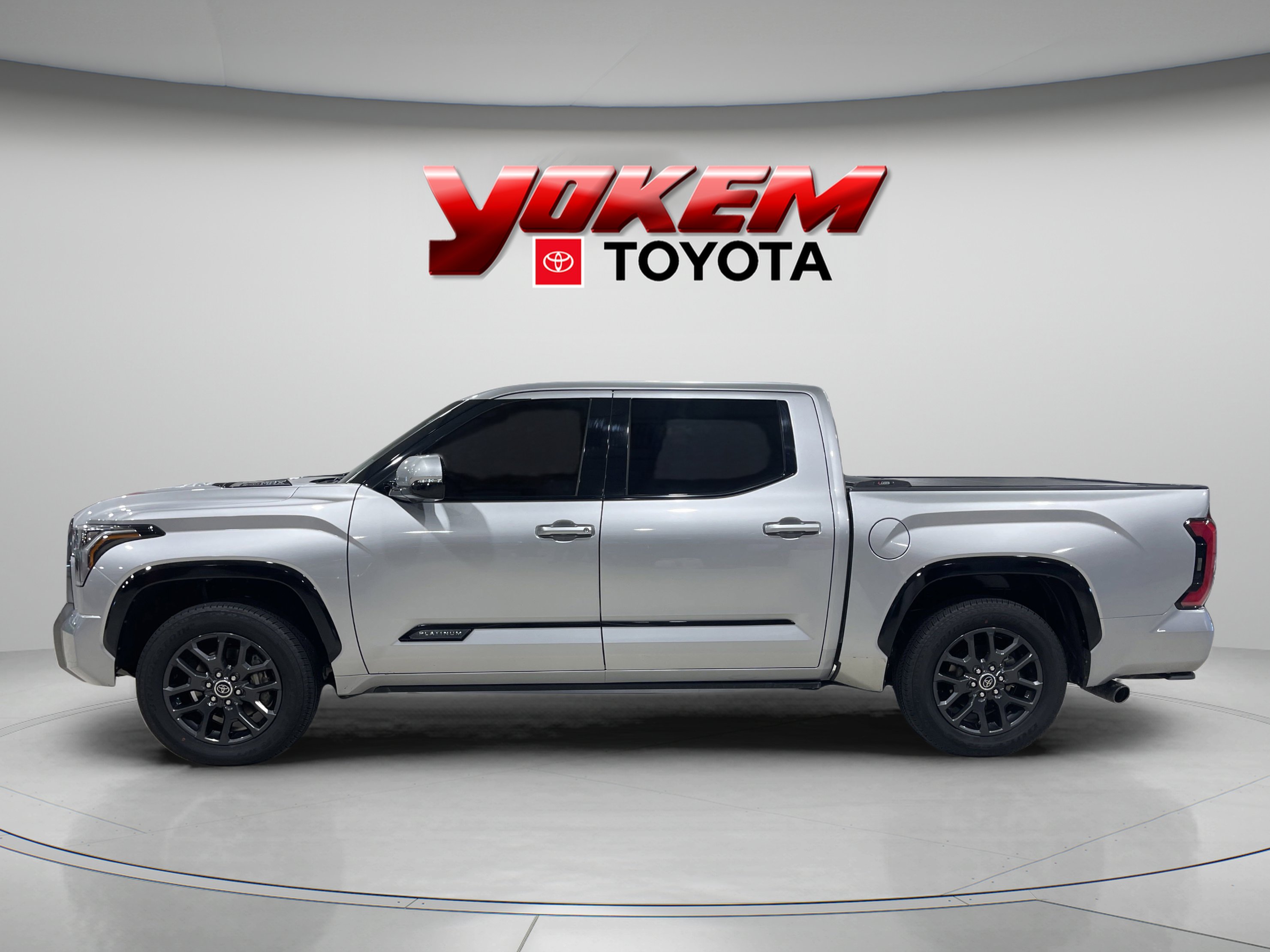 2023 Toyota Tundra Platinum photo 2