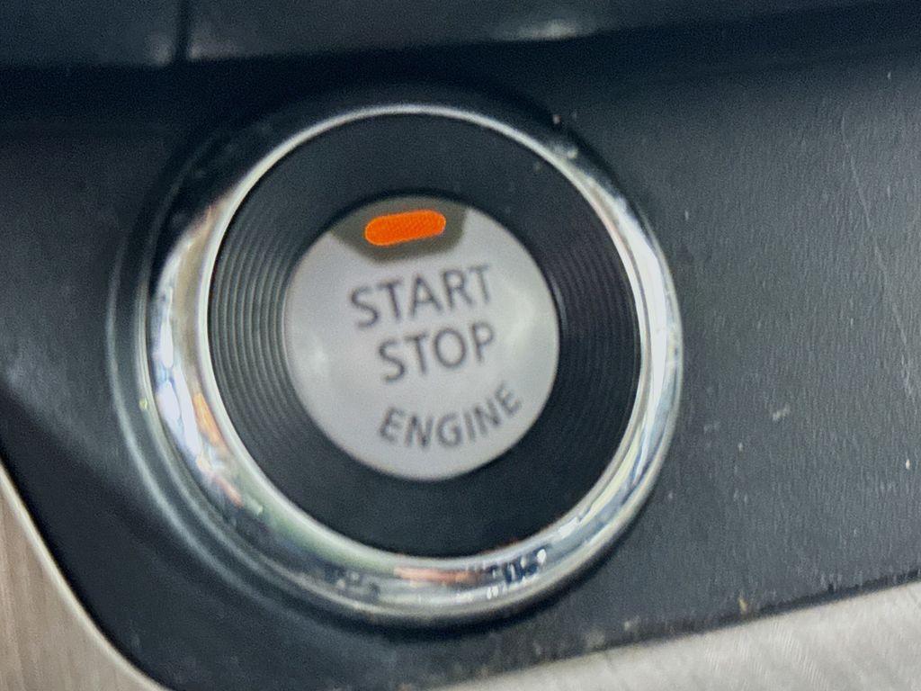 2016 Nissan Murano SV photo 19