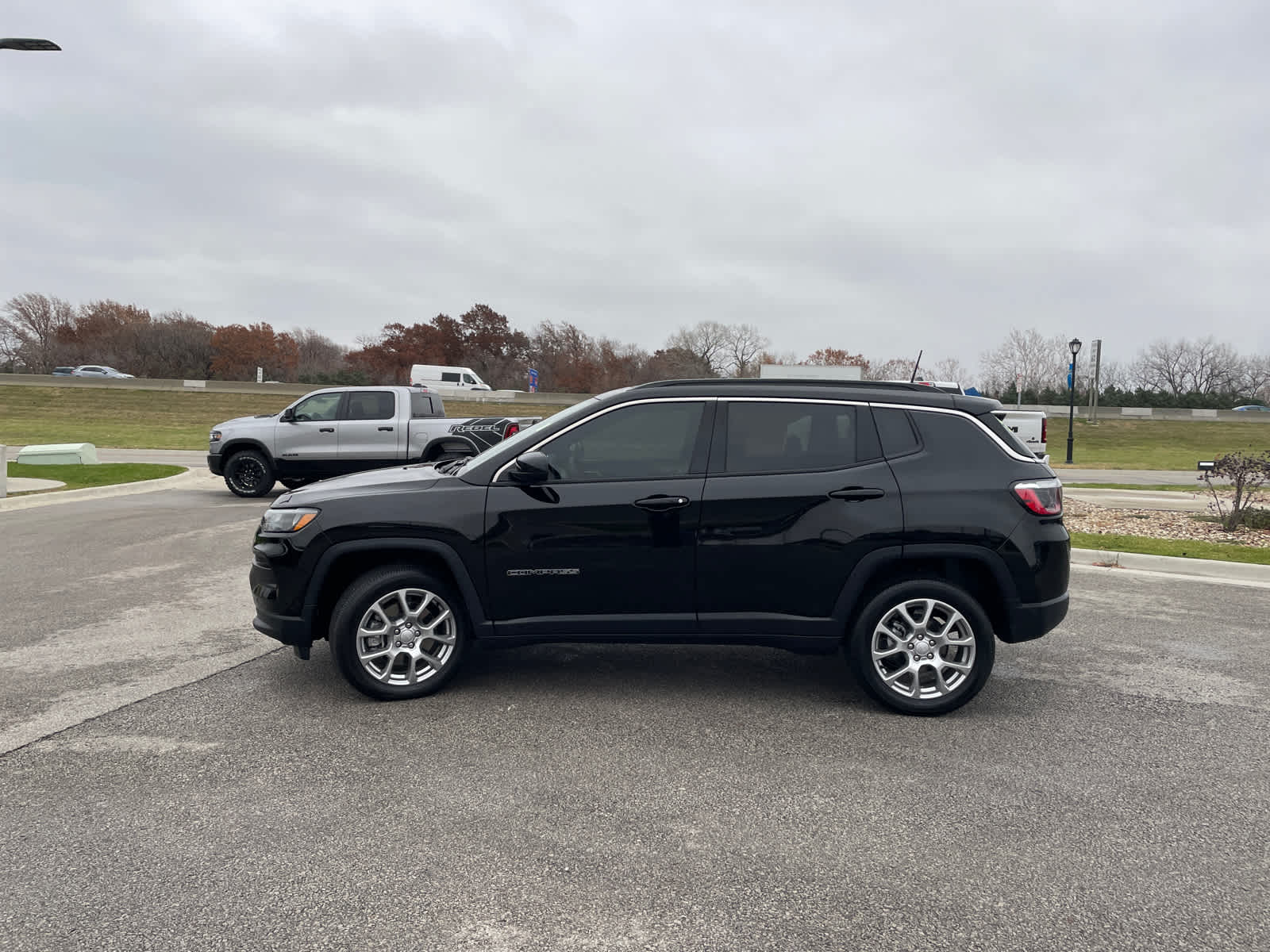 2024 Jeep Compass Latitude Lux photo 4