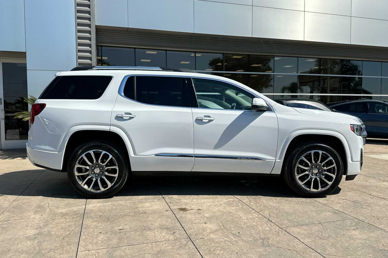 2022 Gmc Acadia Denali photo 2