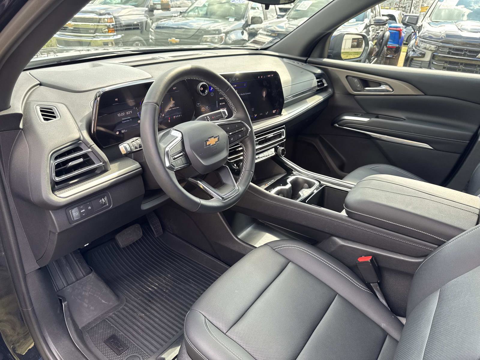 2025 Chevrolet Traverse photo 17