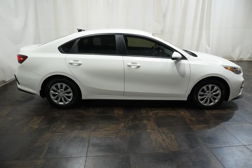 2021 Kia Forte FE photo 3