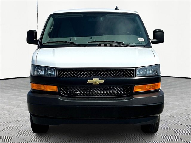 2025 Chevrolet Express Cargo 3500 photo 2