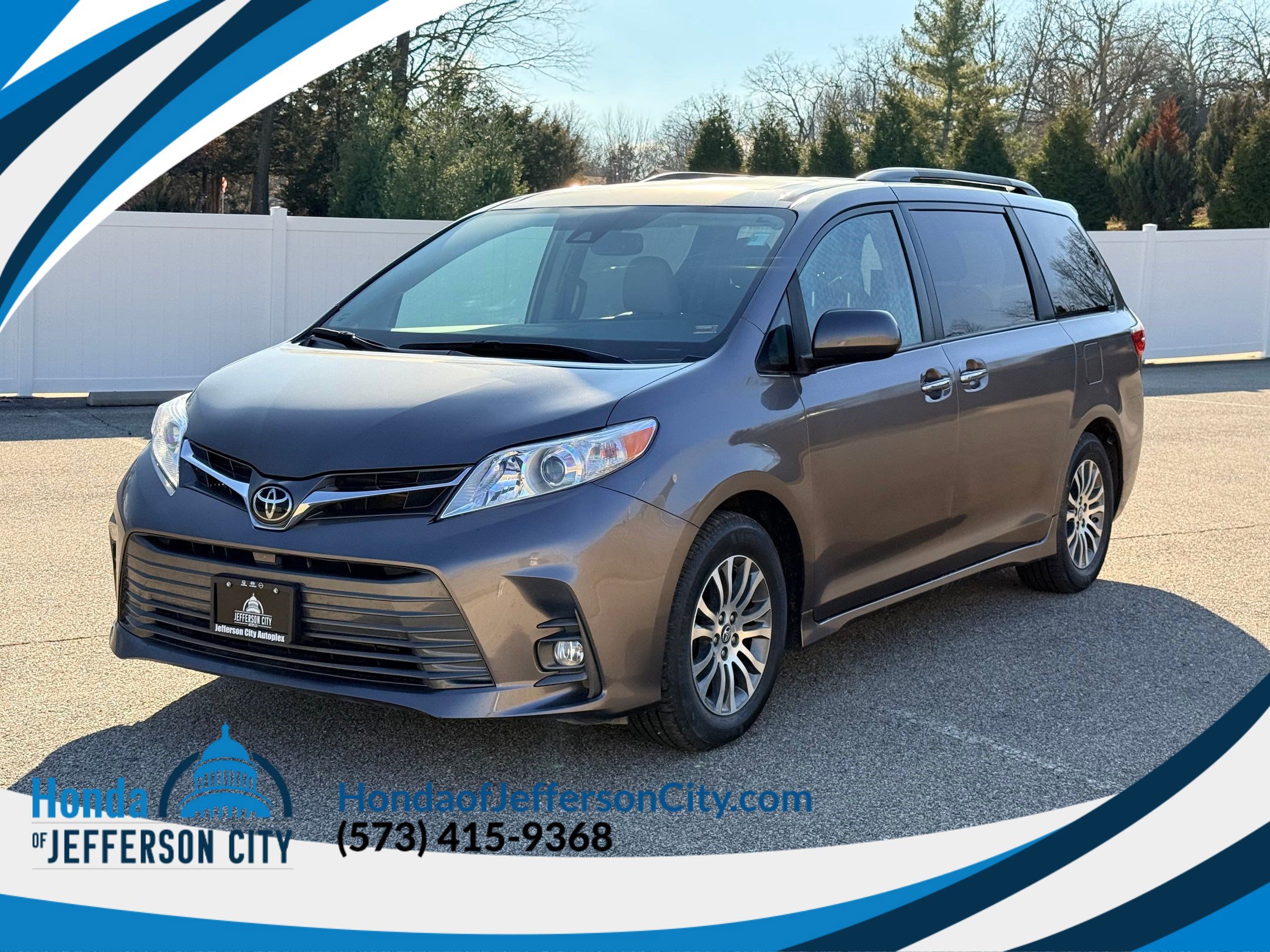 2020 Toyota Sienna XLE's photo