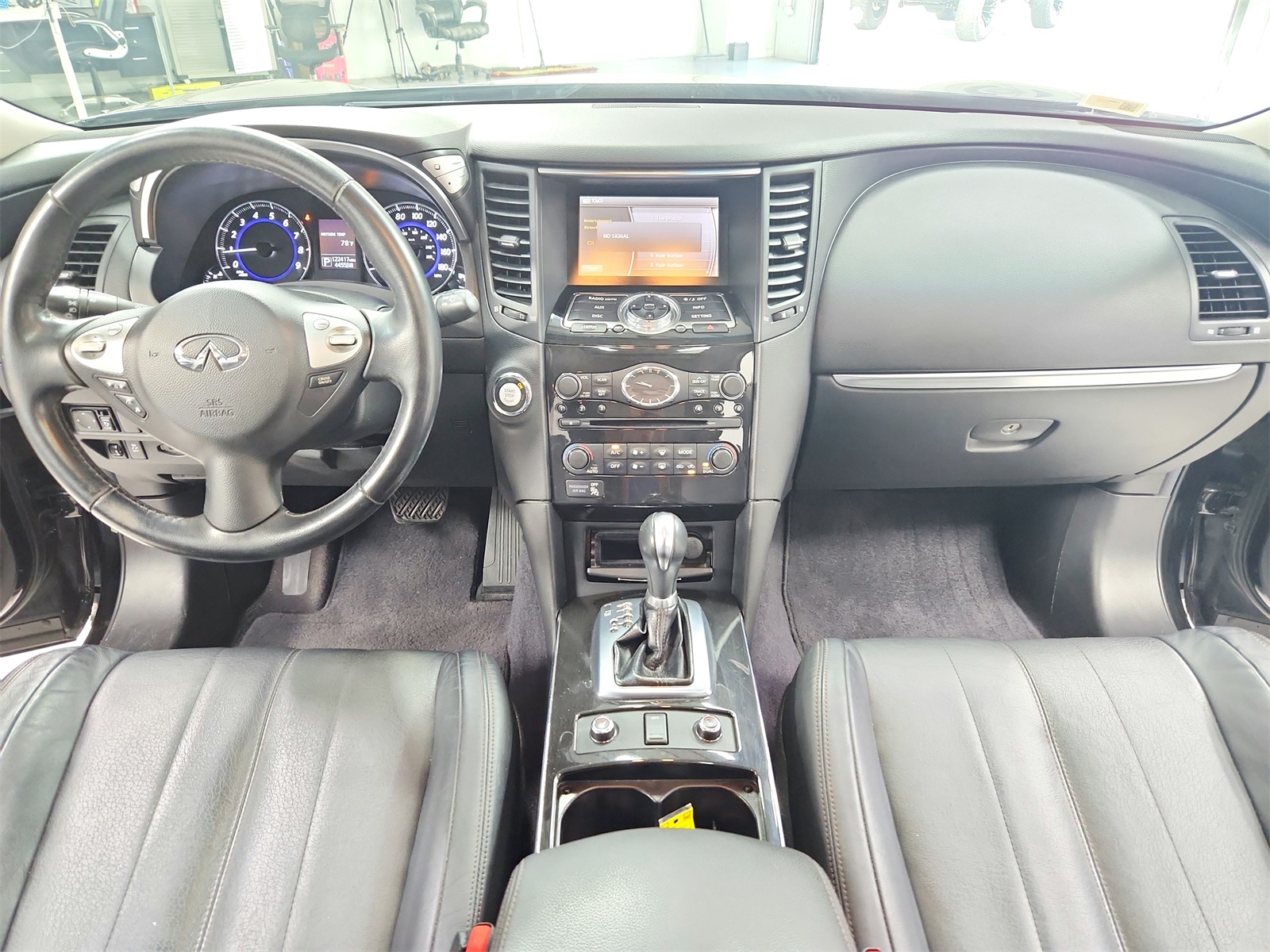 2017 Infiniti QX70 Base photo 22