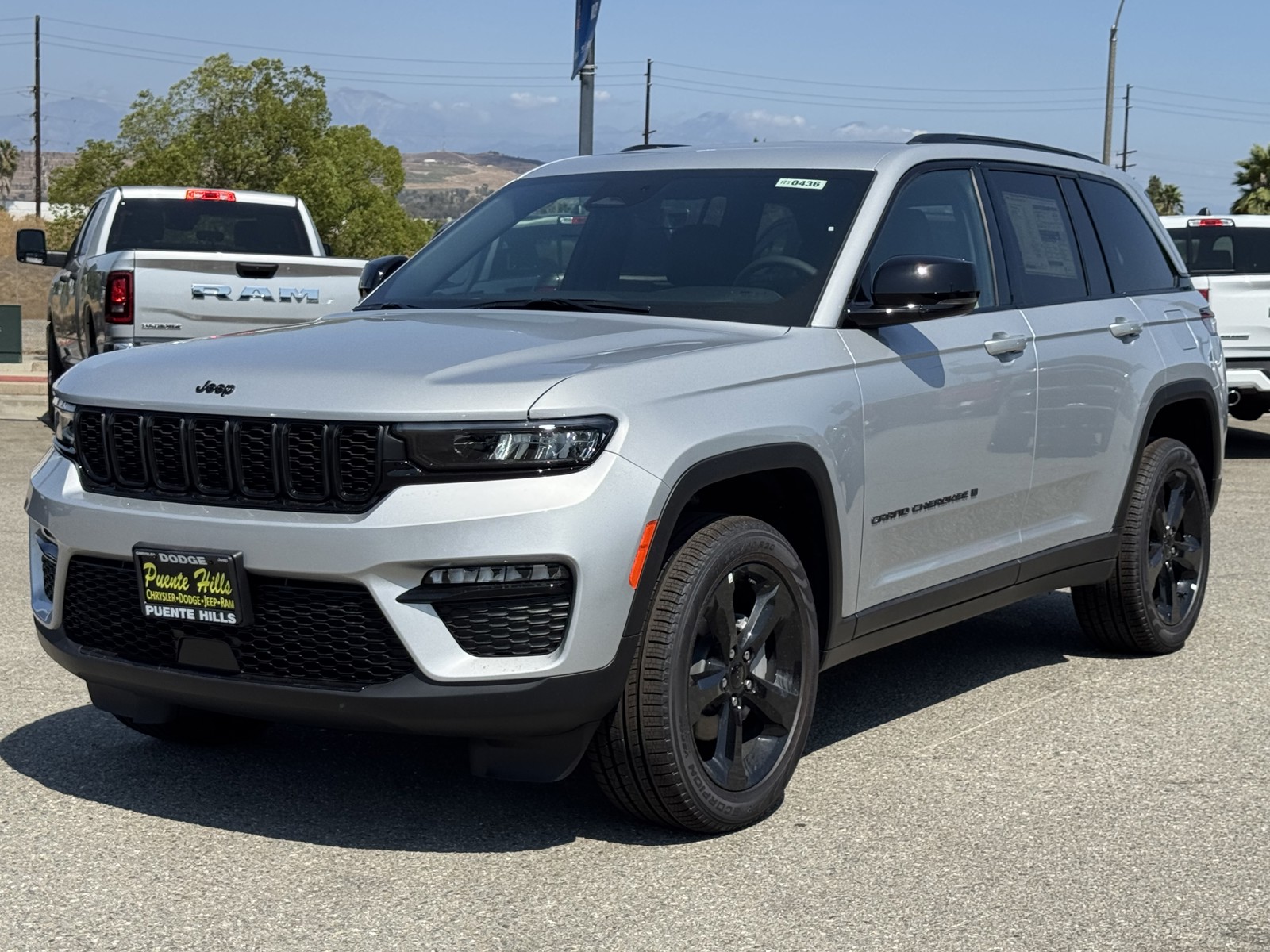 2025 Jeep Grand Cherokee Limited photo 3
