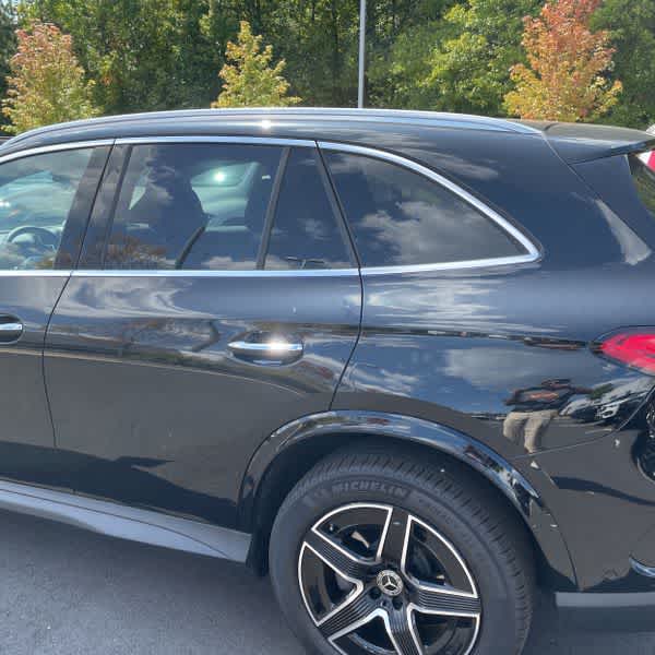 2023 Mercedes Benz GLC 300 4MATIC photo 3