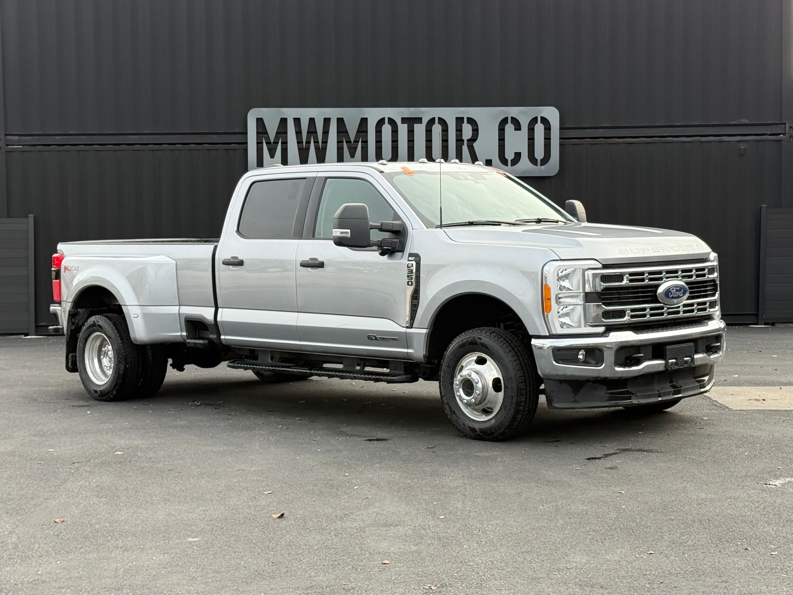 2023 Ford F-350 Super Duty XLT's photo