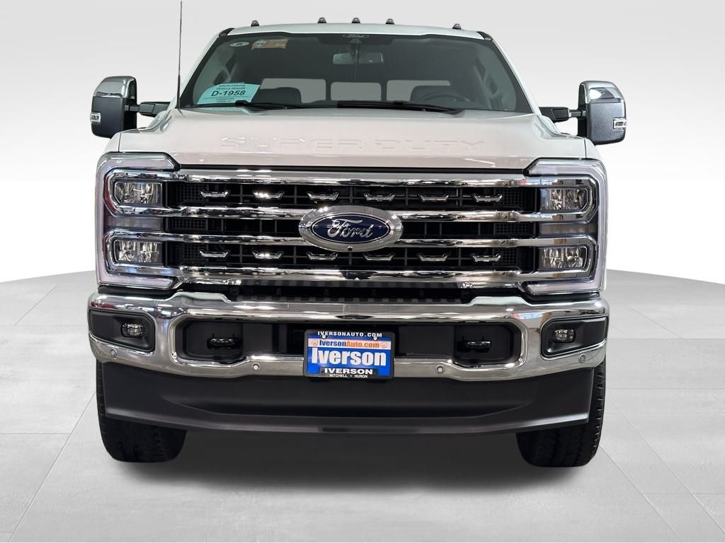 2026 Ford F-350 Lariat photo 2