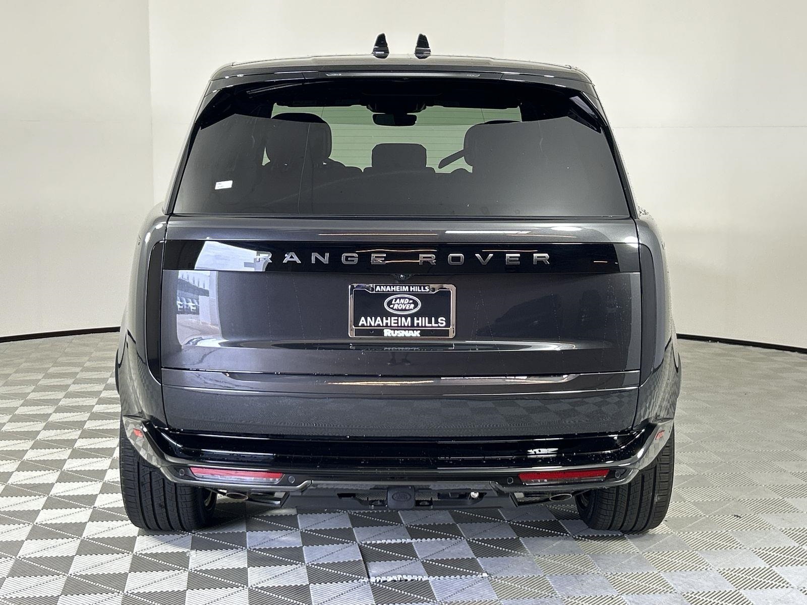 2025 Land Rover Range Rover SE photo 4