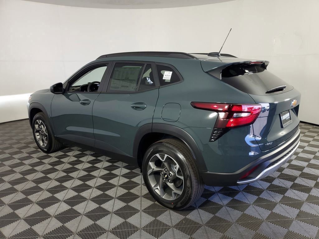 2025 Chevrolet Trax LT photo 4