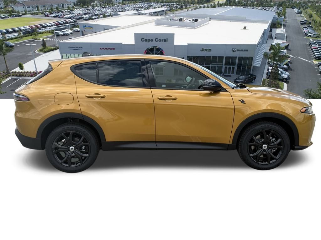2025 Dodge Hornet GT photo 3