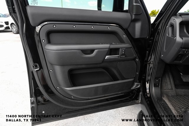 2025 Land Rover Defender 110 X-Dynamic SE photo 38