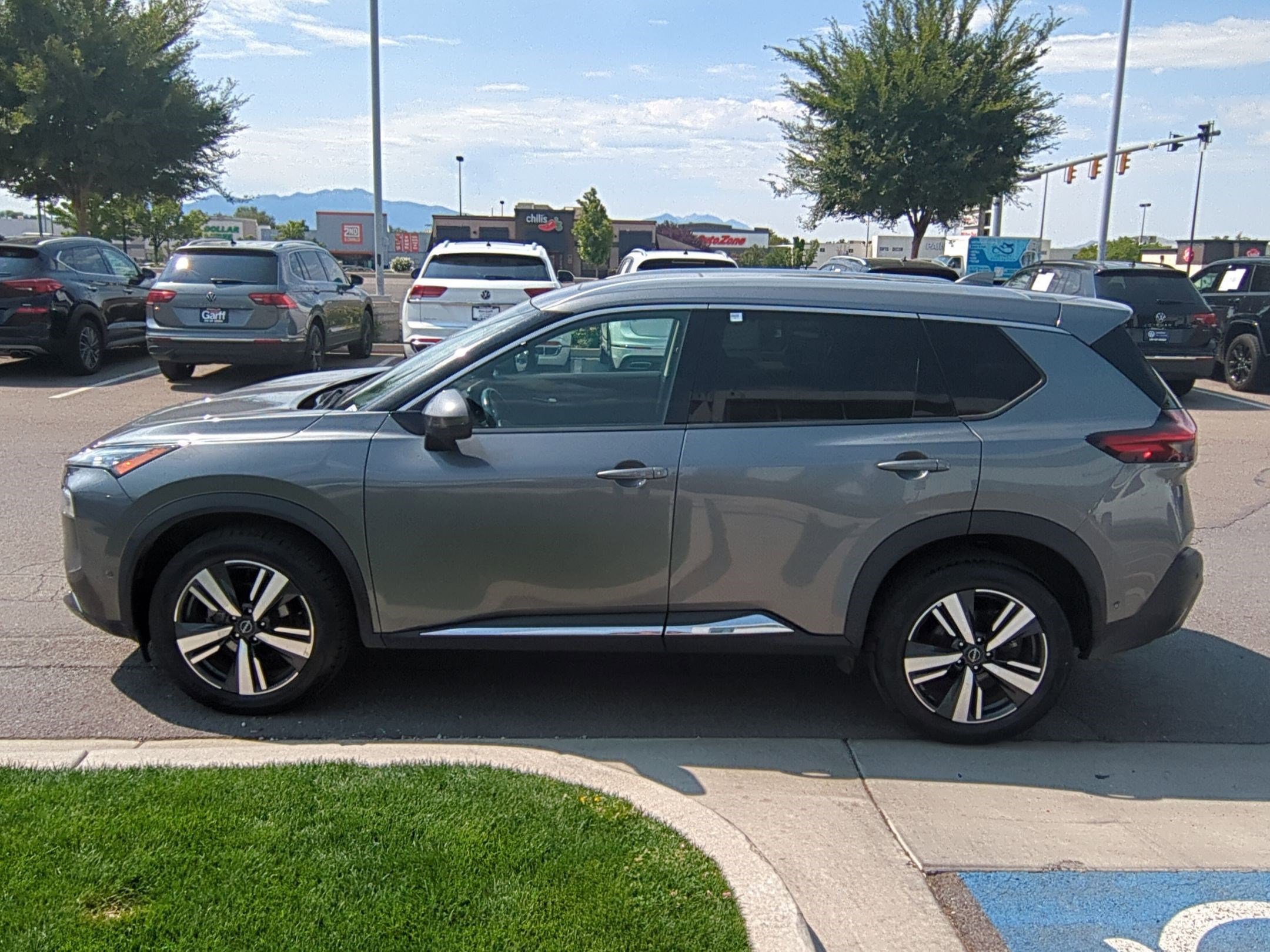 2023 Nissan Rogue SL photo 6
