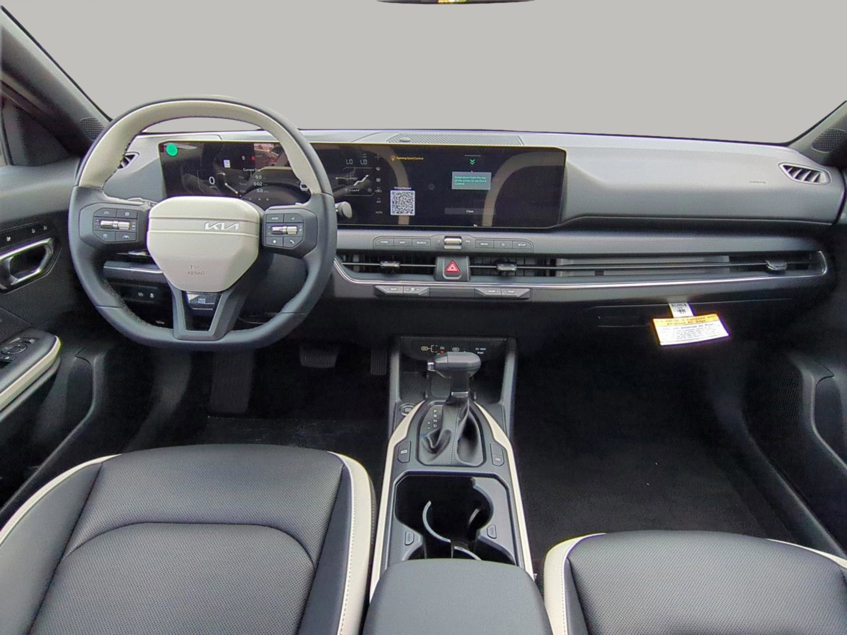 2025 Kia K4 GT-Line photo 11