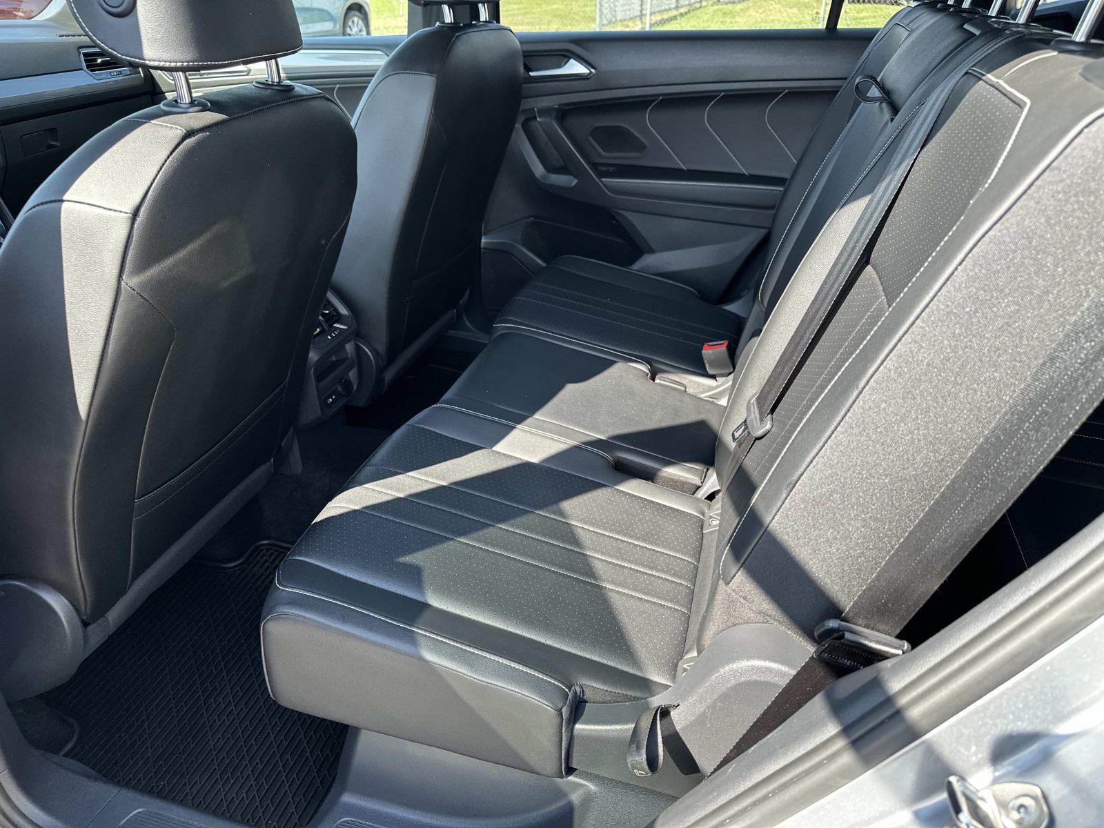 2022 Volkswagen Tiguan SE R-Line Black photo 6