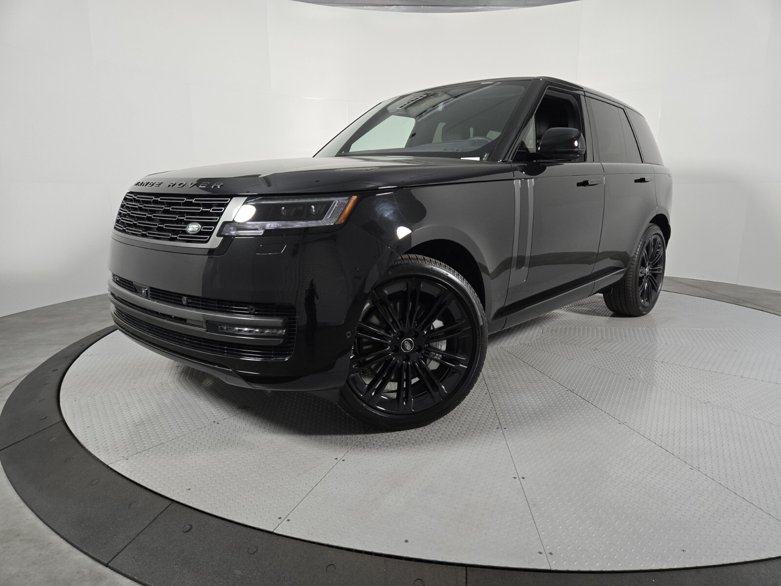 2025 Land Rover Range Rover SE's photo