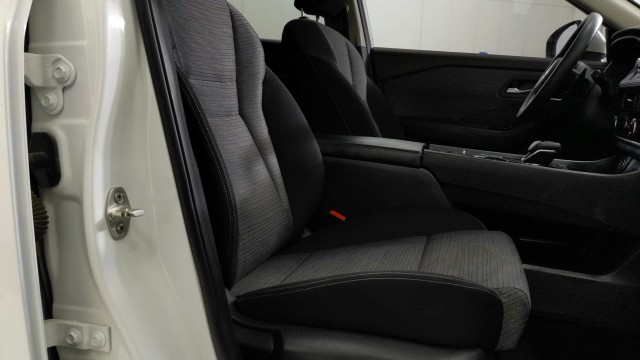 Used 2021  Nissan SV image 28