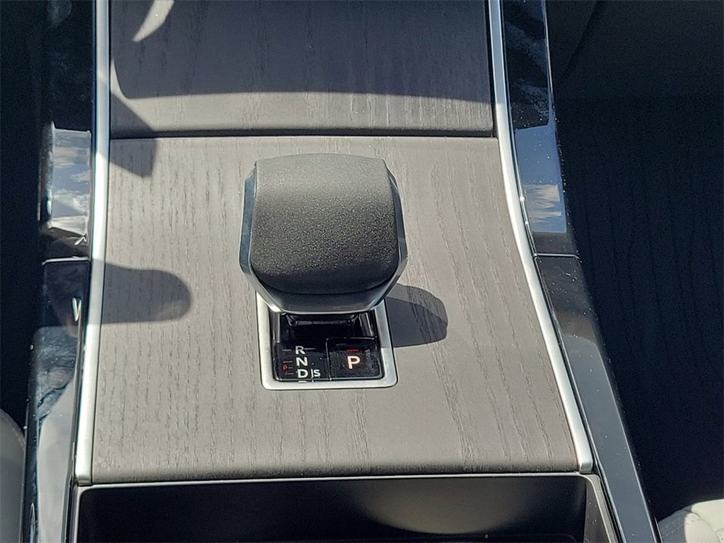 2026 Land Rover Range Rover Velar SE photo 19